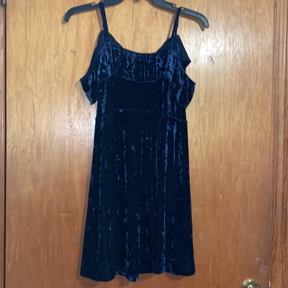 •AMERICAN EAGLE OUTFITTERS•NAVY RUFFLE VELVET/VELOUR SPAGHETTI STRAP DRESS MED - Picture 2 of 8